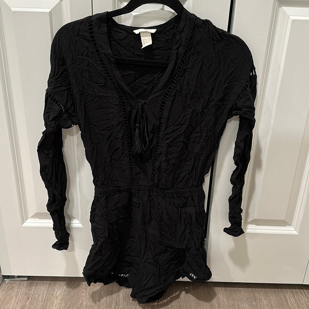 Black romper size 4 from H&M. Like new!